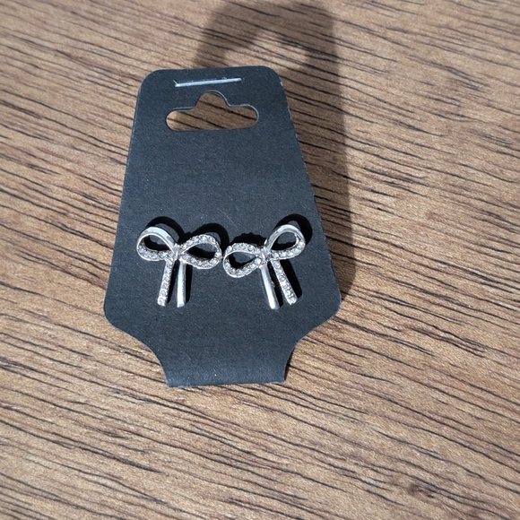 S925 Silver Bow Earrings - Picture 2 of 3